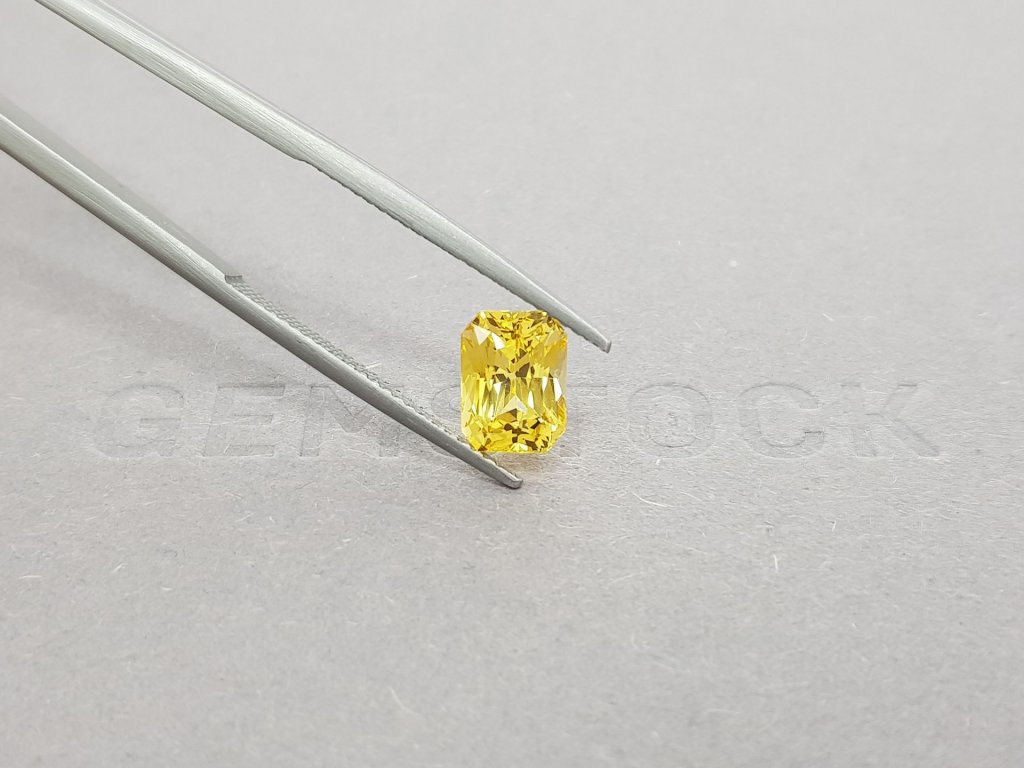 Vivid Yellow radiant cut yellow sapphire 2.55 ct, Sri Lanka Image №4