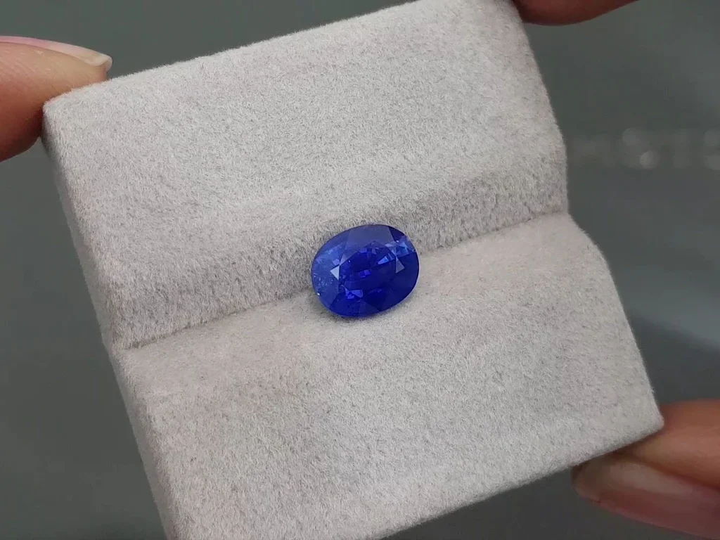 Rare saphir taille ovale bleu électrique 3,03 ct, Sri Lanka Image №3