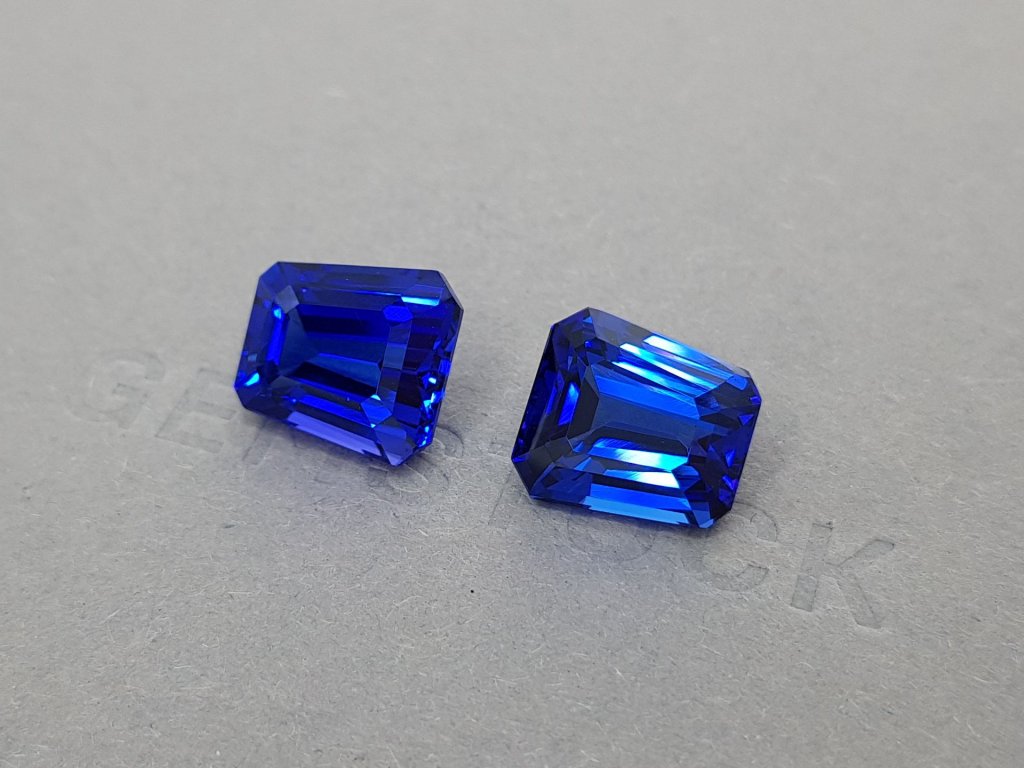 Pair of deep blue tanzanites in a uniqe cut 18.37 ct Image №2