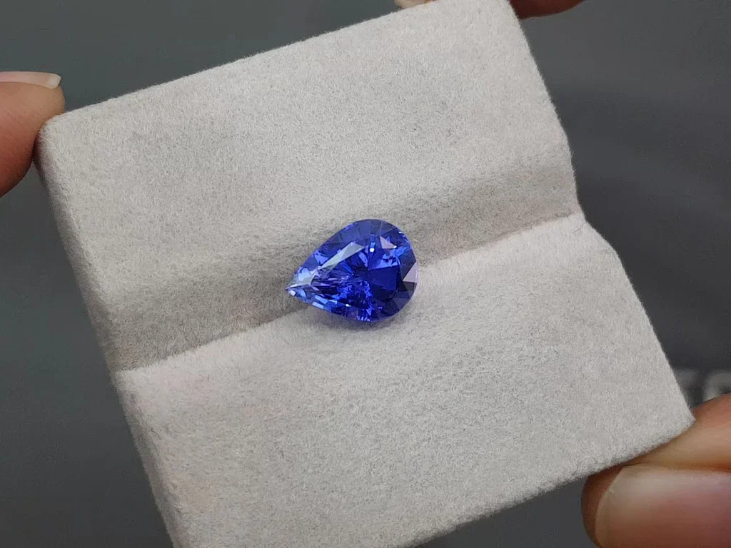 Electric blue sapphire 3.57 carats in pear shape, Sri Lanka Image №4