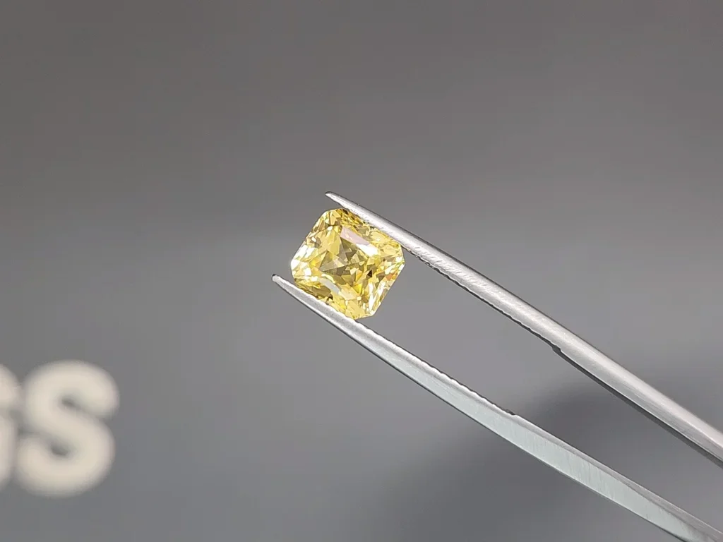 Unheated golden yellow sapphire 3.01 carats in octagon cut, Sri Lanka Image №3