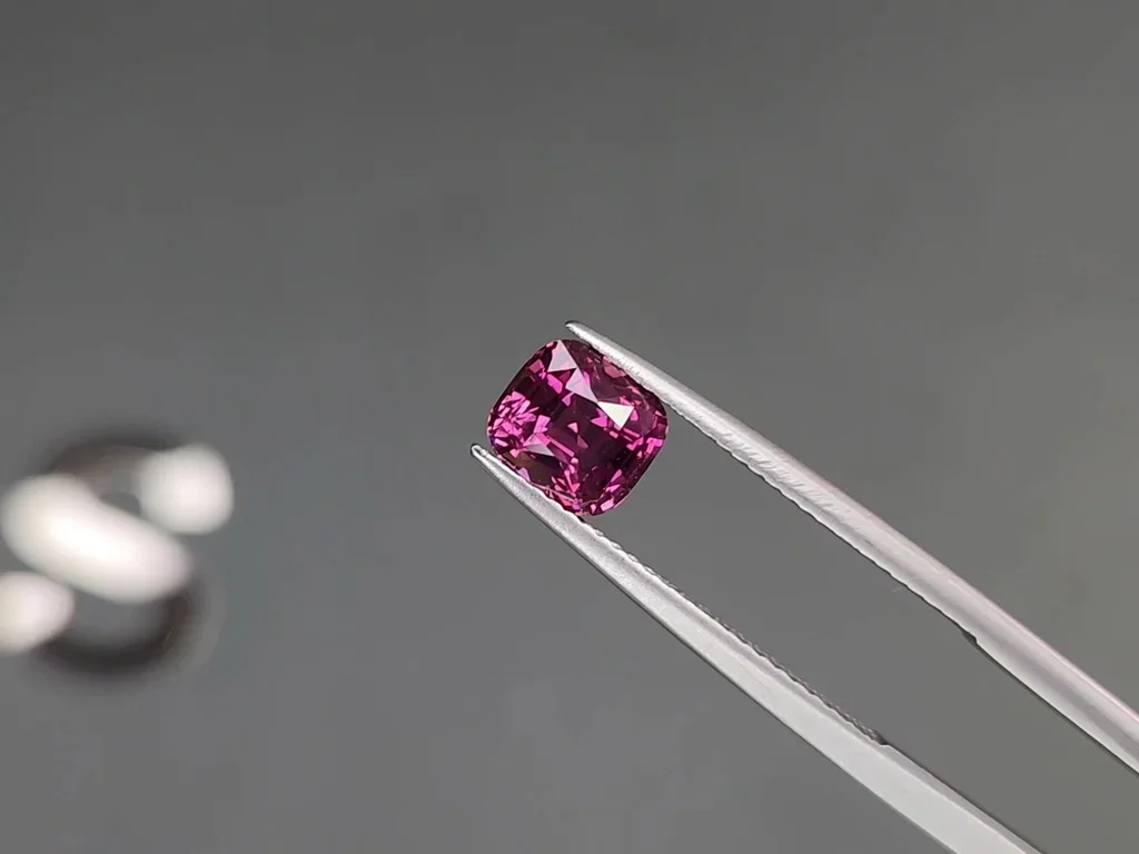 Zafiro rosa talla cojín de 2,08 quilates, Madagascar Image №3