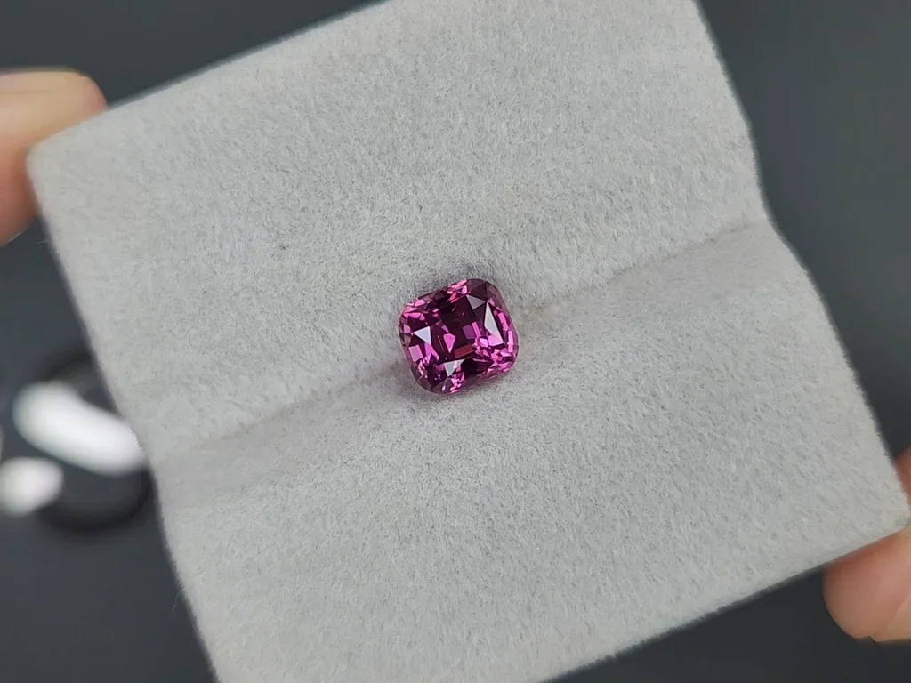 Zafiro rosa talla cojín de 2,08 quilates, Madagascar Image №4