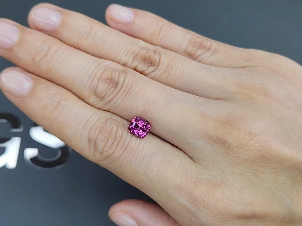 Zafiro rosa talla cojín de 2,08 quilates, Madagascar Image №2