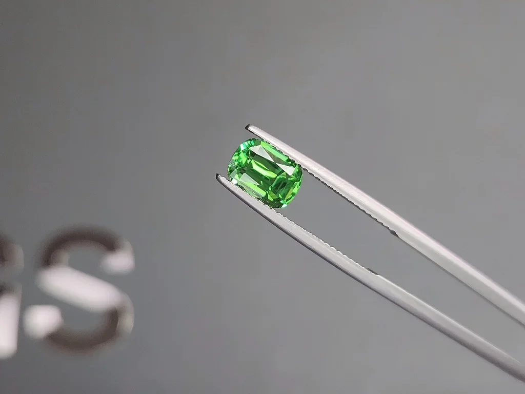 Granate tsavorita Verde intenso talla cojín 1,95 quilates, Tanzania  Image №3