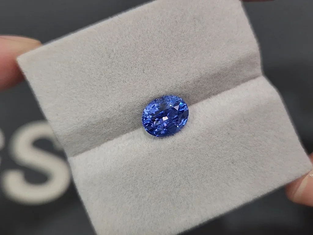 Unheated sapphire Cornflower Blue oval cut 3.05 carats, Sri Lanka Image №4