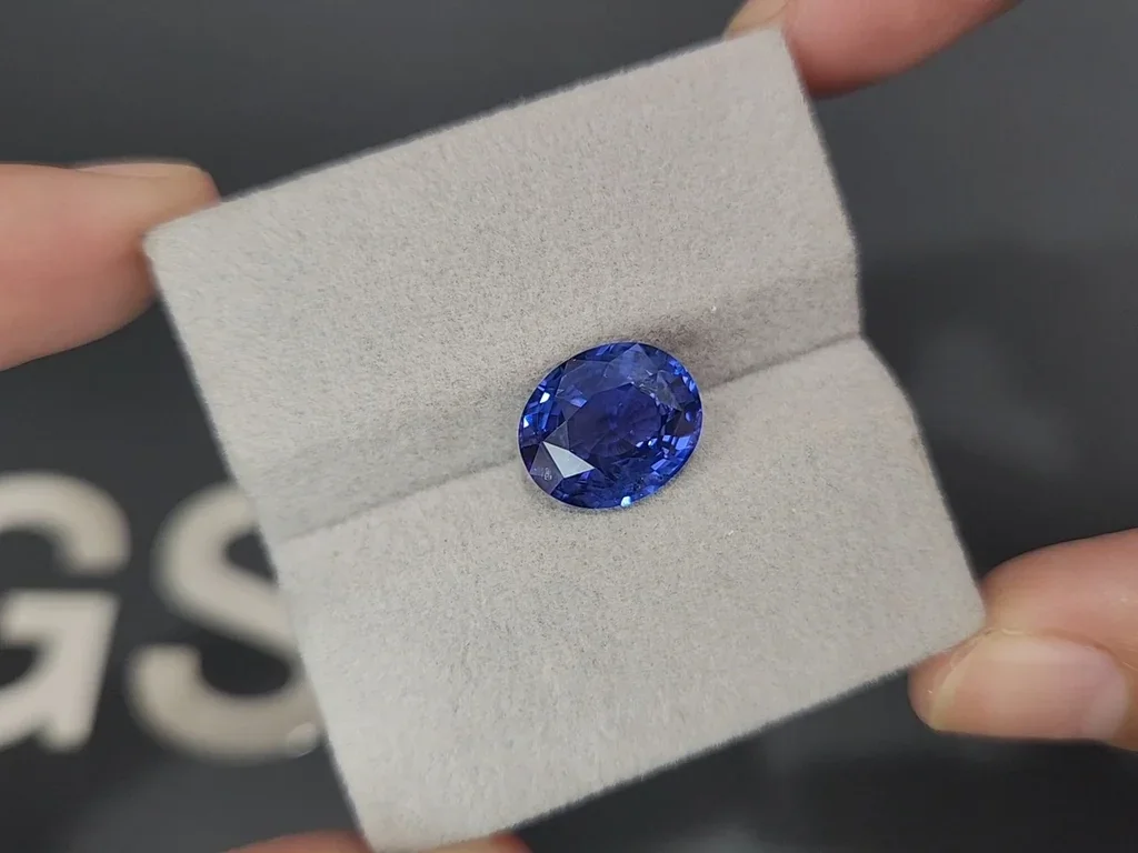 Saphir bleu taille ovale de 5,80 ct, Sri Lanka Image №4