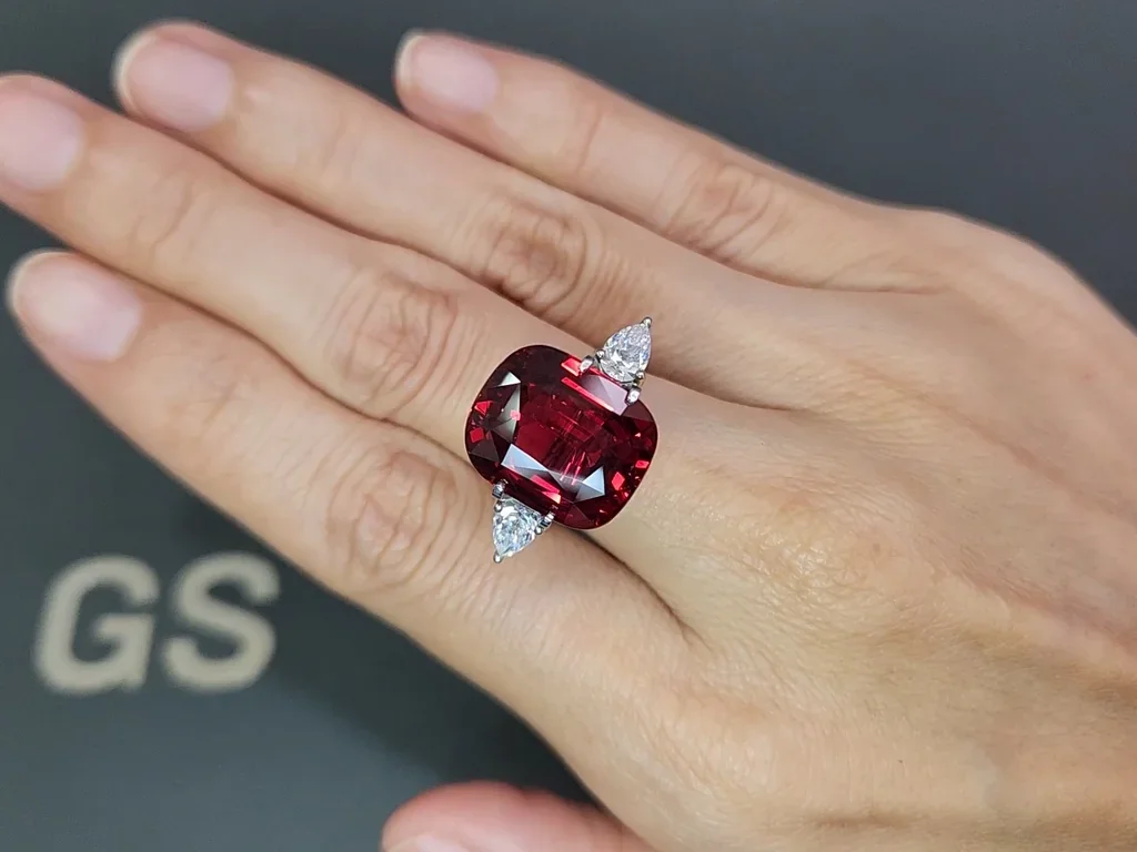 Investment grade Vibrant Pigeon Blood ruby cushion cut 14.05 carats, Madagascar (GRS, AGL, SSEF) Image №3