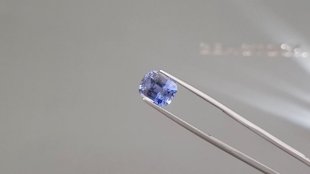 Сornflower blue unheated sapphire in cushion cut 4.71 ct, Sri Lanka Image №2