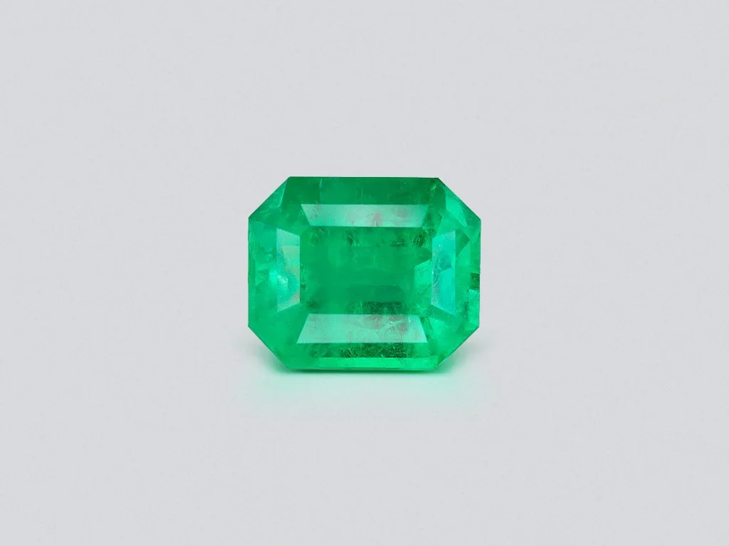 Grande émeraude colombienne vert vif 13,26 carats Image №1