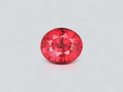 Rubis unique de taille ovale rouge vif vibrant non chauffé de 6,06 carats, GRS, Tanzanie photo