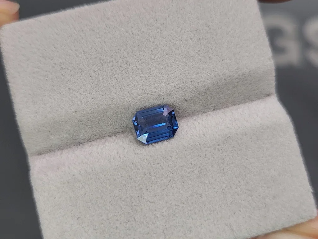 Octagon-cut cobalt blue spinel 1.05 carats, Tanzania  Image №4