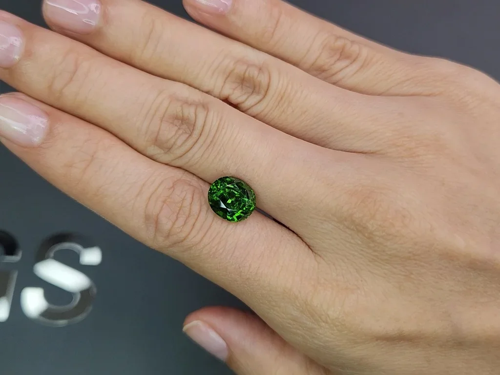 Circonita verde talla ovalada 4,75 quilates  Image №2