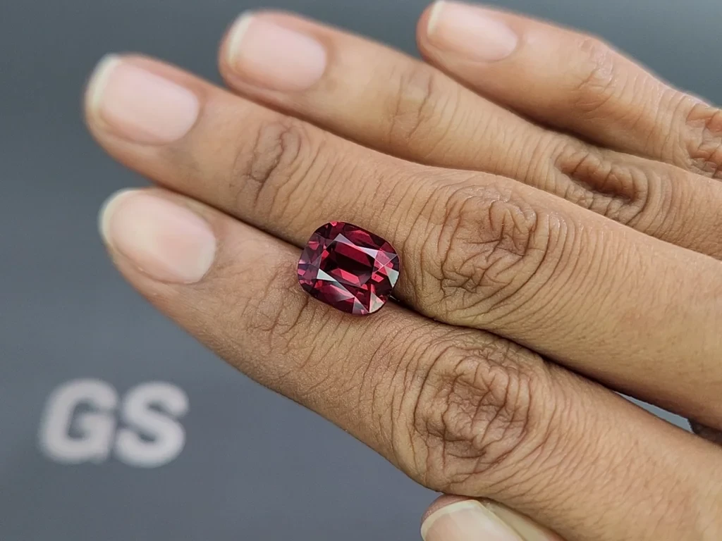 Granate de talla cojín 7,85 quilates, Tanzania Image №2