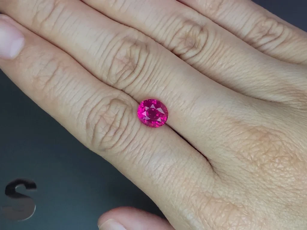 Unheated ruby Vivid pink red oval cut  3.12 carats, Sri Lanka Image №2