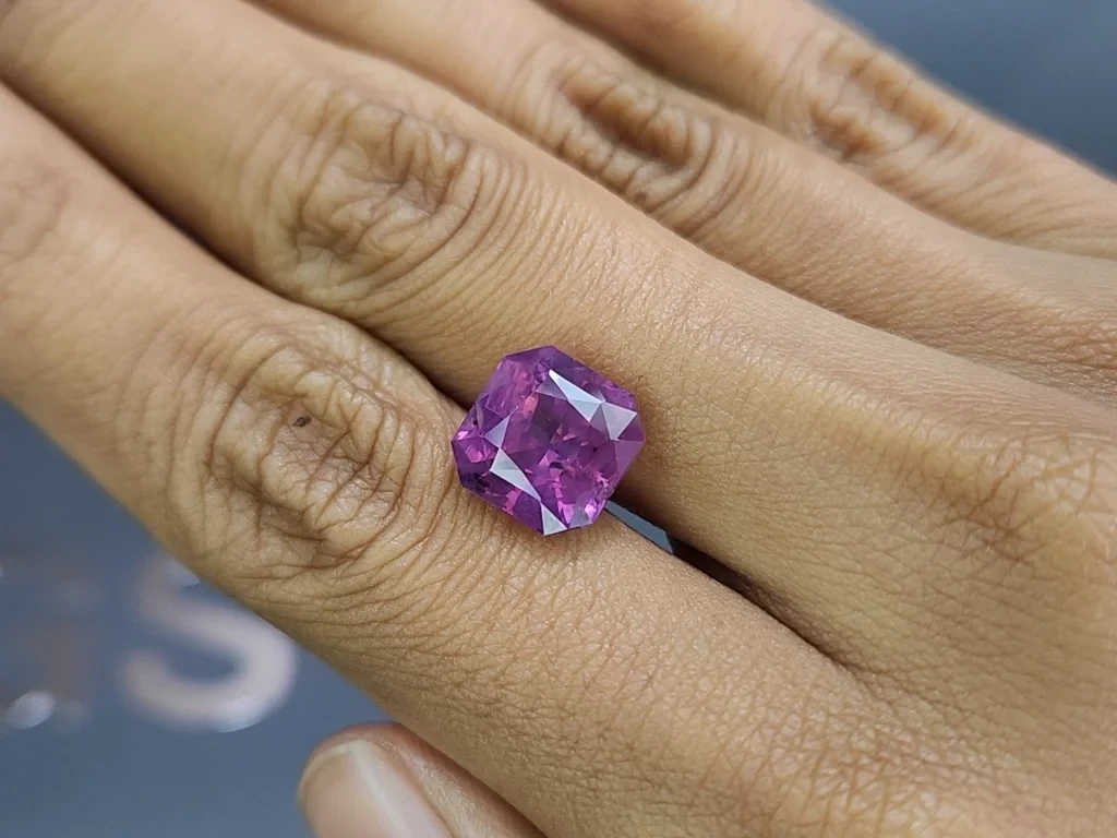 Unheated purple sapphire radiant cut 8.32 carats, Sri Lanka Image №2