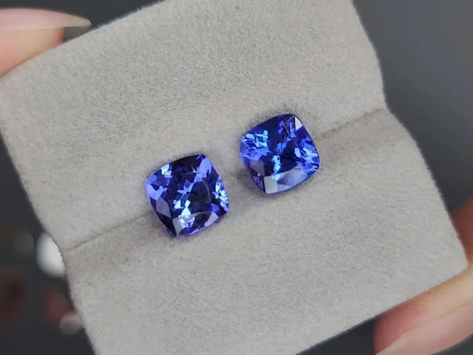 Pair of tanzanites in cushion cut 4.65 carats, Tanzania  Image №4