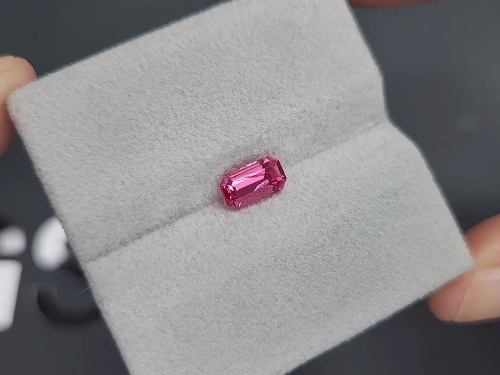 Espinela rosa talla octogonal Mahenge 1,05 quilates, Tanzania Image №4