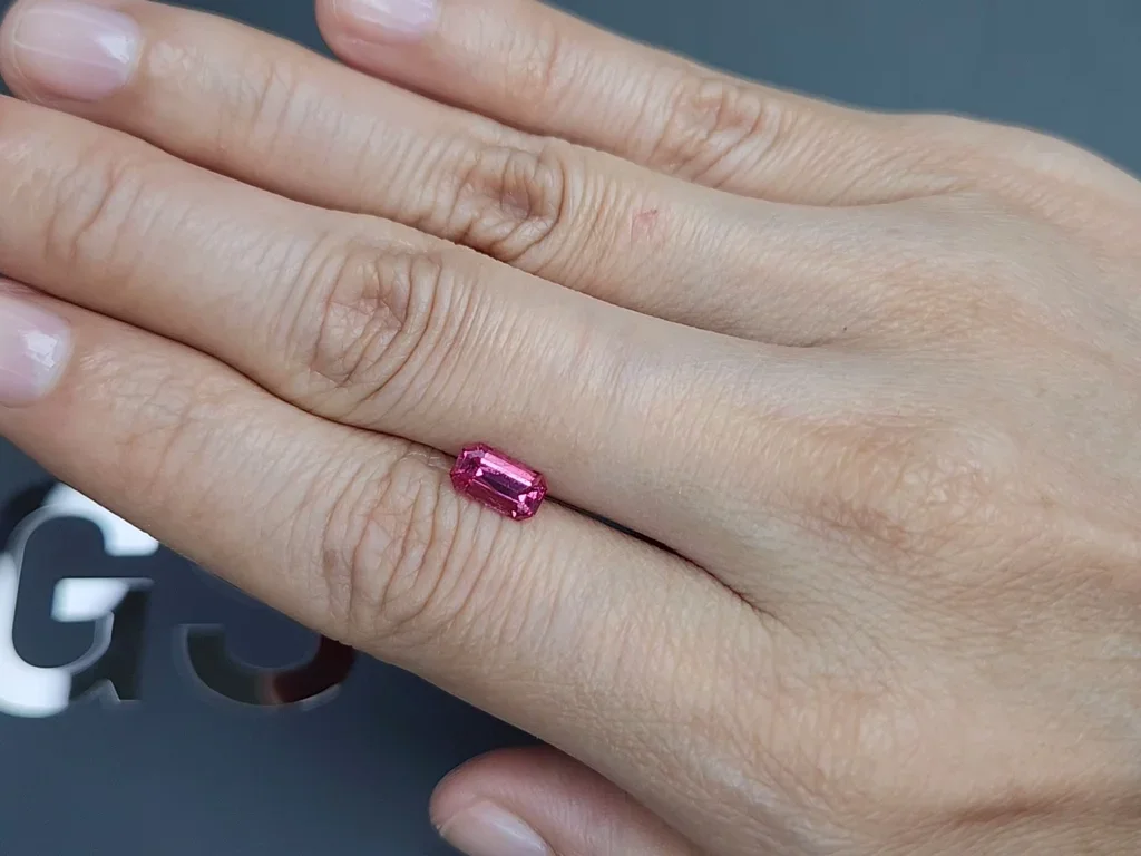 Espinela rosa talla octogonal Mahenge 1,05 quilates, Tanzania Image №2