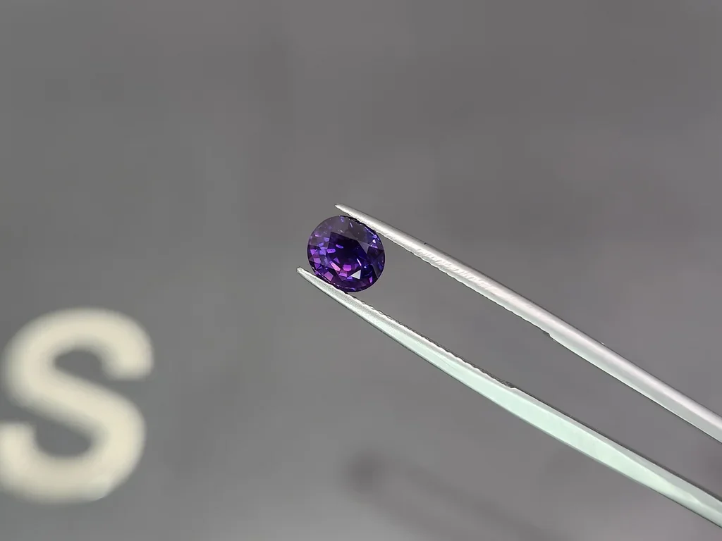 Unheated purple sapphire oval cut 1.62 carats, Sri Lanka Image №3