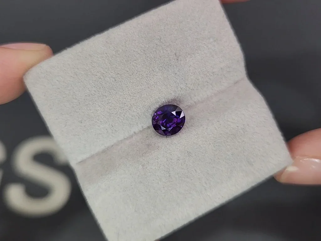 Unheated purple sapphire oval cut 1.62 carats, Sri Lanka Image №4