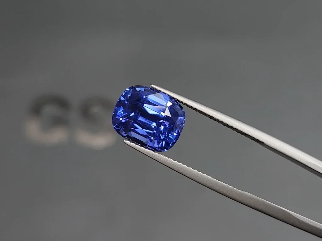 Zafiro azul real de talla cojín sin calentar de 7,70 quilates, Sri Lanka Image №3