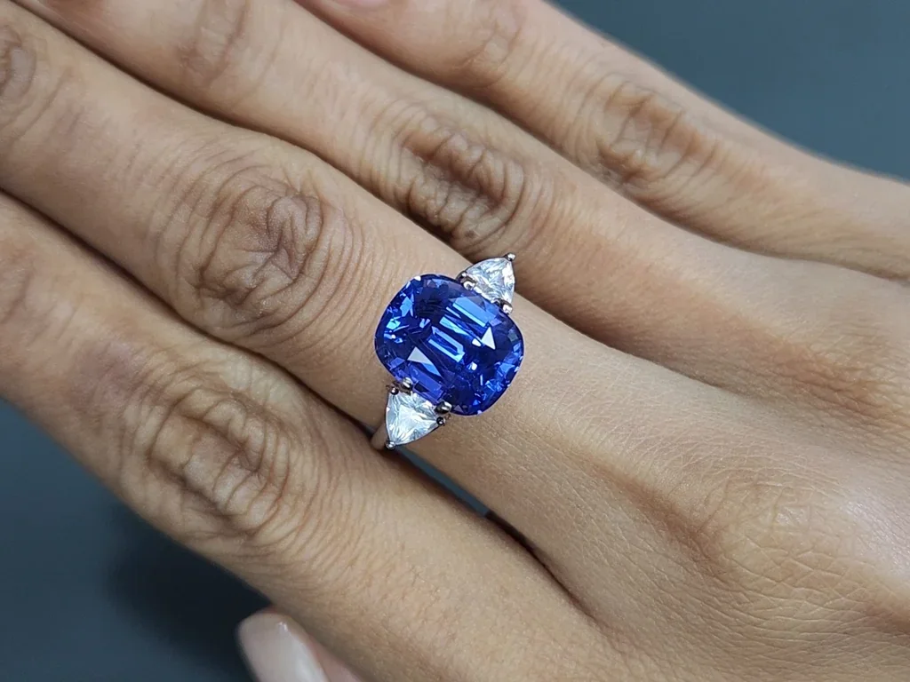 Zafiro azul real de talla cojín sin calentar de 7,70 quilates, Sri Lanka Image №5