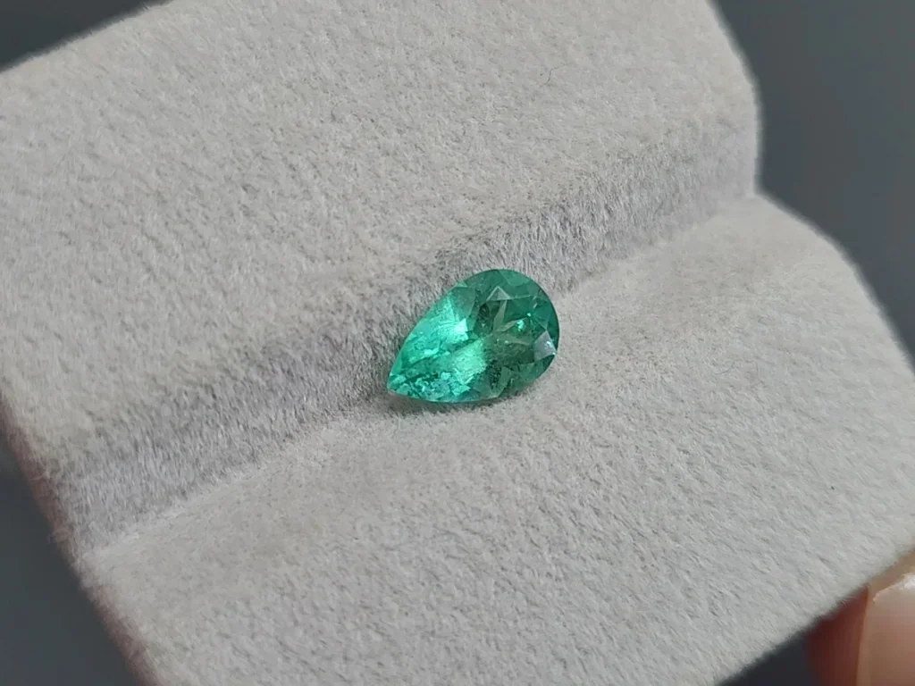 Émeraude taille poire 1,10 carat, Russie Image №4