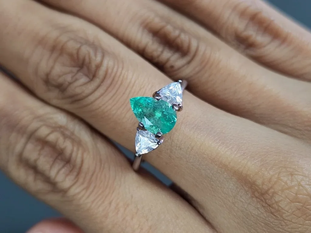 Émeraude taille poire 1,10 carat, Russie Image №5