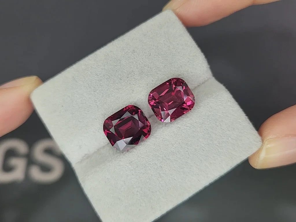 Paar violette granate kissenförmig geschliffene 10,40 karat, Tansania Image №4