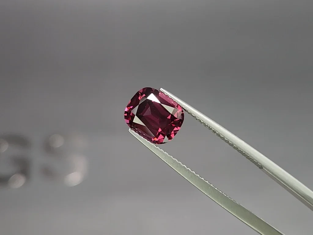 Garnet rhodolite cushion cut 3.28 carats, Madagascar Image №3