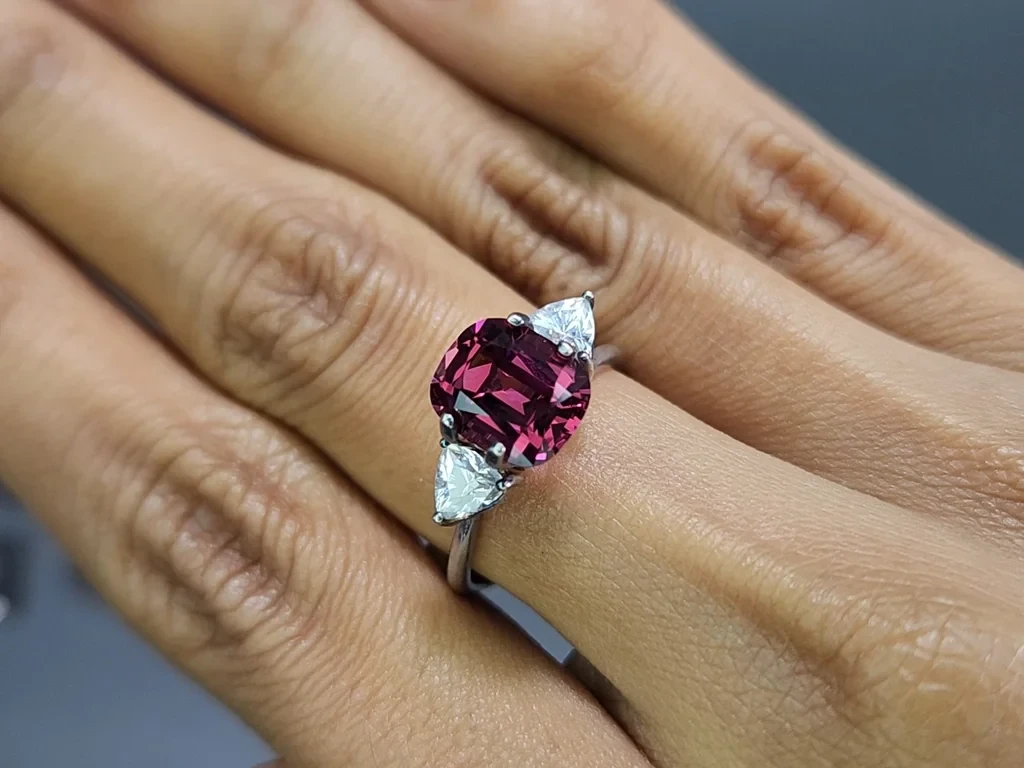 Garnet rhodolite cushion cut 3.28 carats, Madagascar Image №5