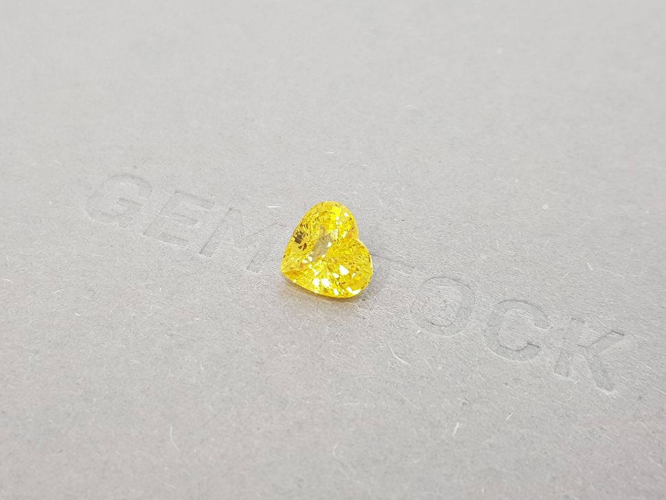 Yellow sapphire in rare cut heart 2.68 ct, Sri Lanka Image №3