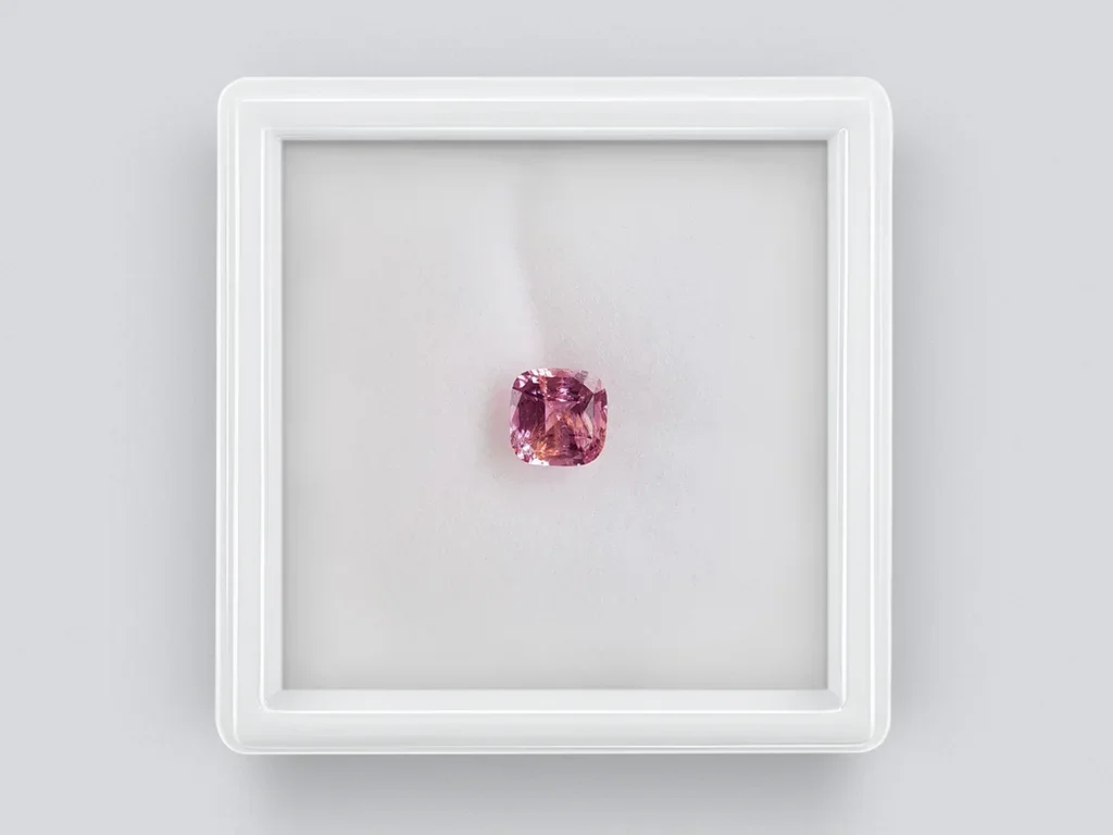 Pamir spinel cushion cut 1.08 carats Image №1