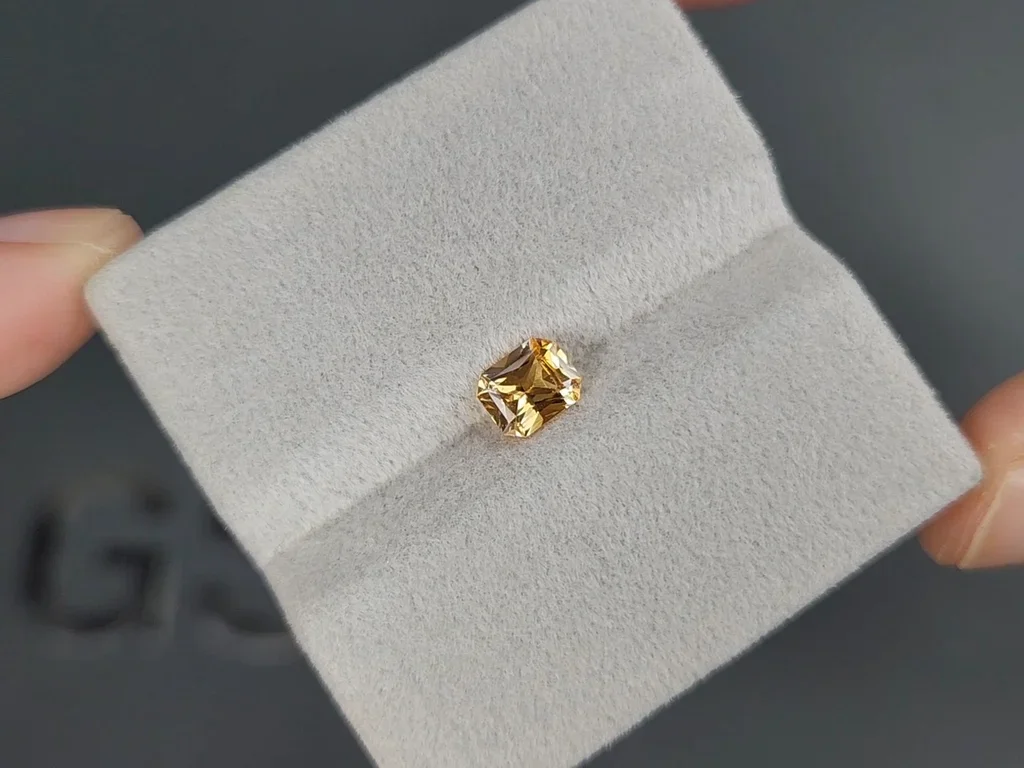 Yellow sapphire radiant cut 0.85 carats, Madagascar Image №4
