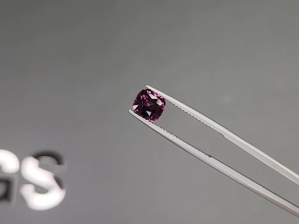 Espinela púrpura de talla cojín de 1,76 carats, Tanzania Image №3