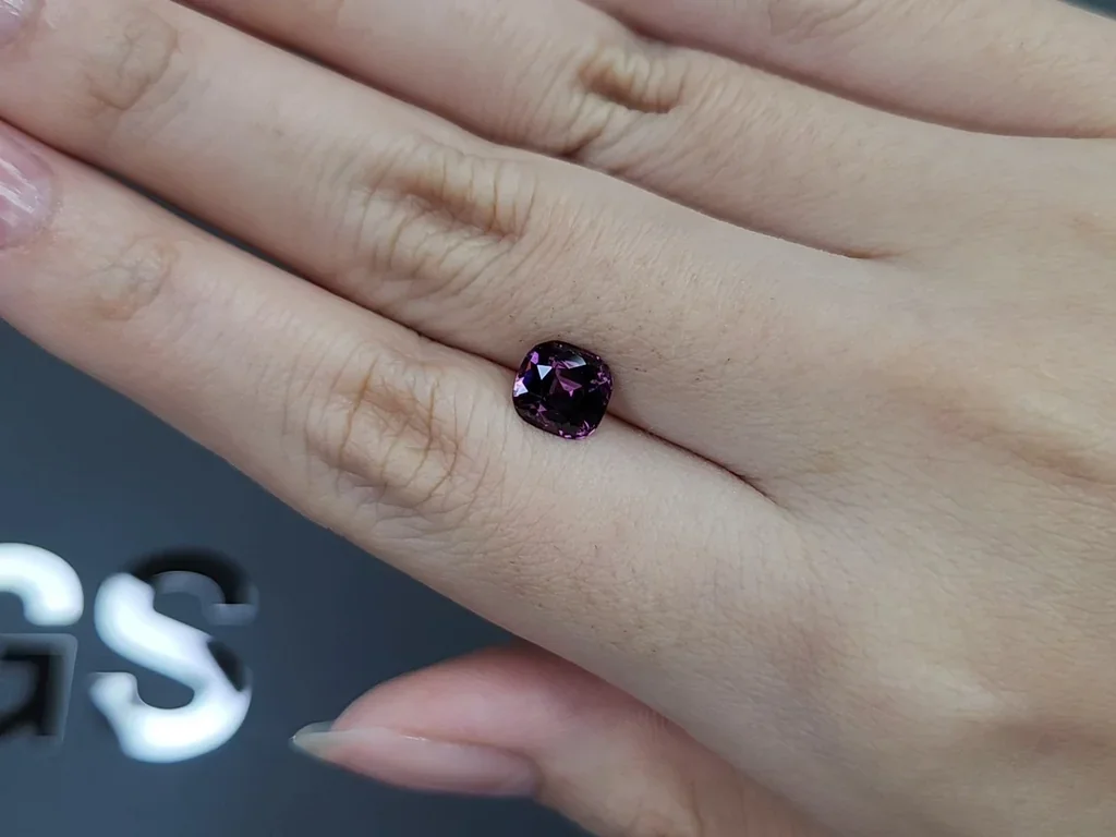 Espinela púrpura de talla cojín de 1,76 carats, Tanzania Image №2