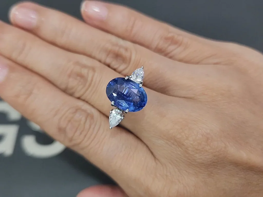 Saphir bleu non chauffé, taille ovale, effet soie rutile 6,54 carats, Sri Lanka Image №5