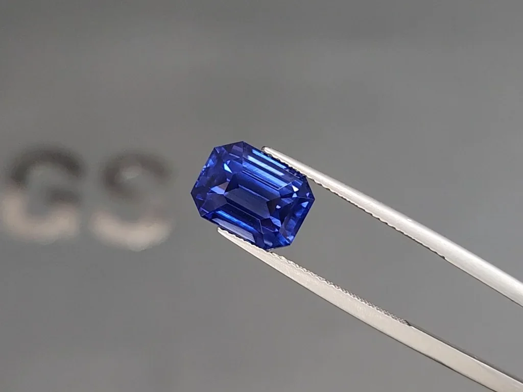 Saphir bleu royal taille octogonale non chauffé 7,62 ct, Madagascar Image №3