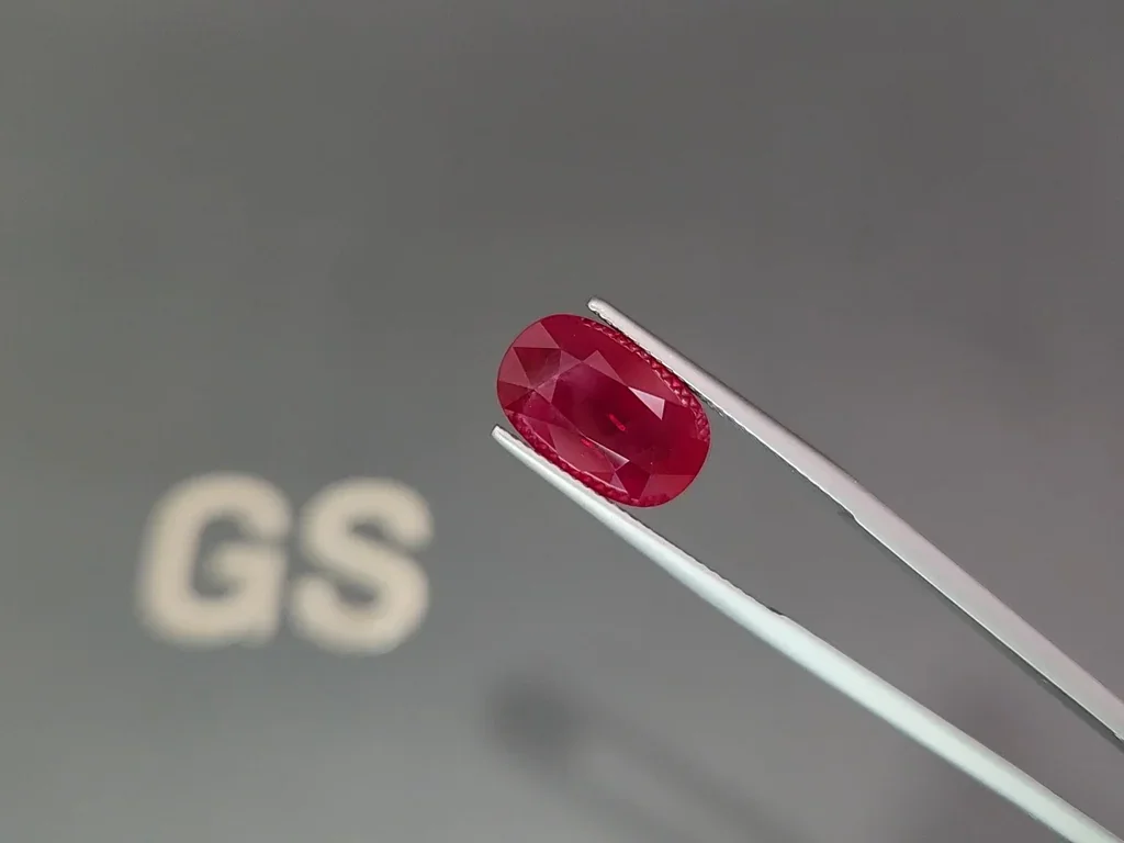 Rubí sangre de paloma de talla cojín de 7,75 quilates, Birmania Image №3