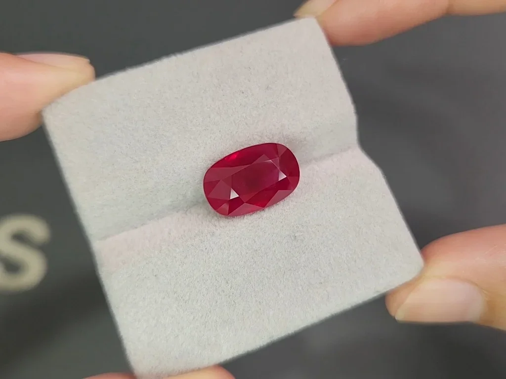 Rubí sangre de paloma de talla cojín de 7,75 quilates, Birmania Image №4