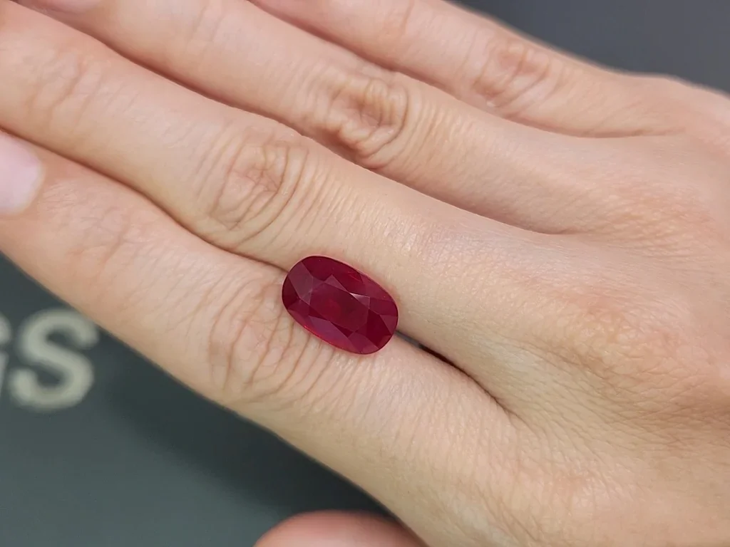 Rubí sangre de paloma de talla cojín de 7,75 quilates, Birmania Image №2