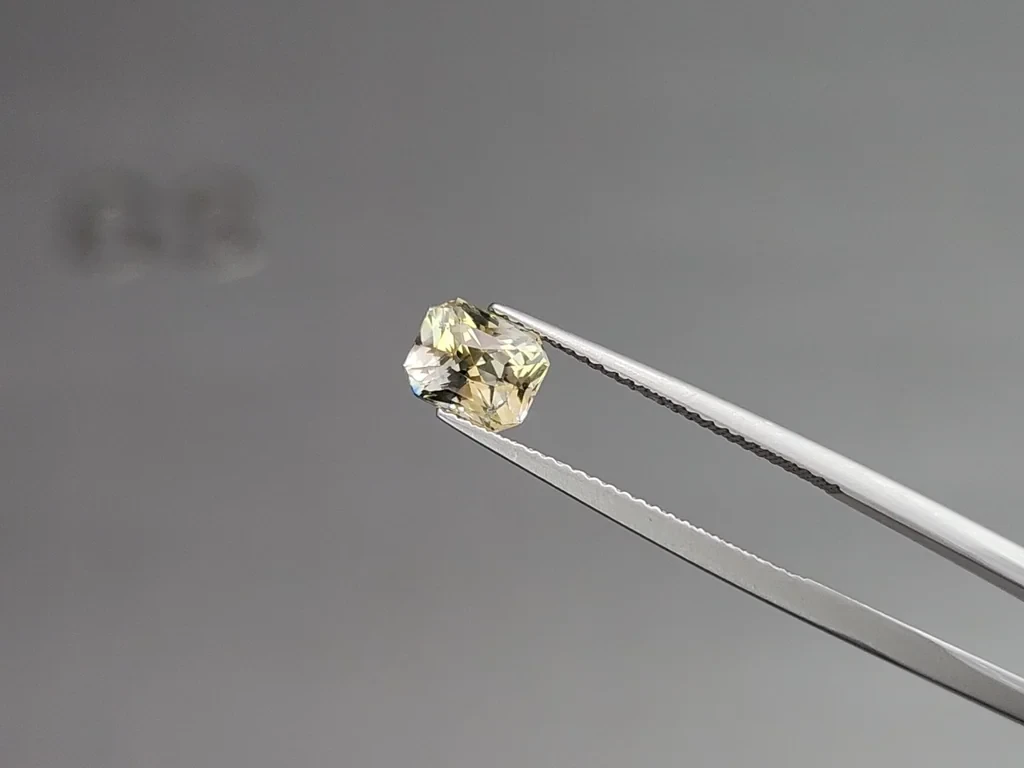 Unheated sapphire Bi-Color radiant cut 1.83 carats, Sri Lanka Image №3