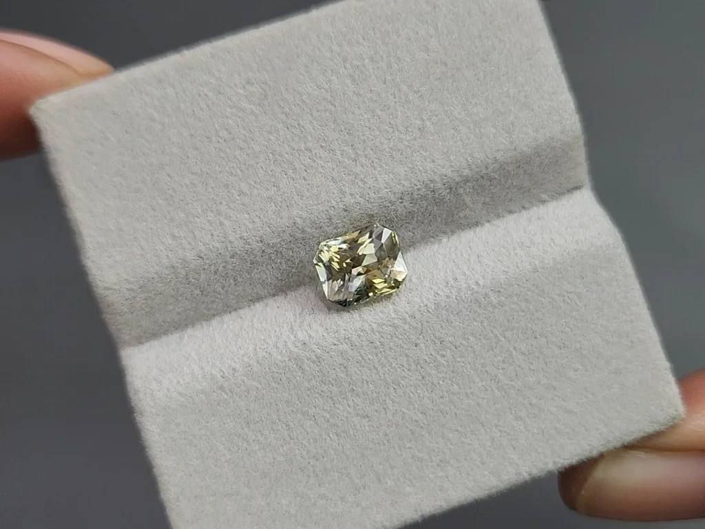 Unheated sapphire Bi-Color radiant cut 1.83 carats, Sri Lanka Image №4