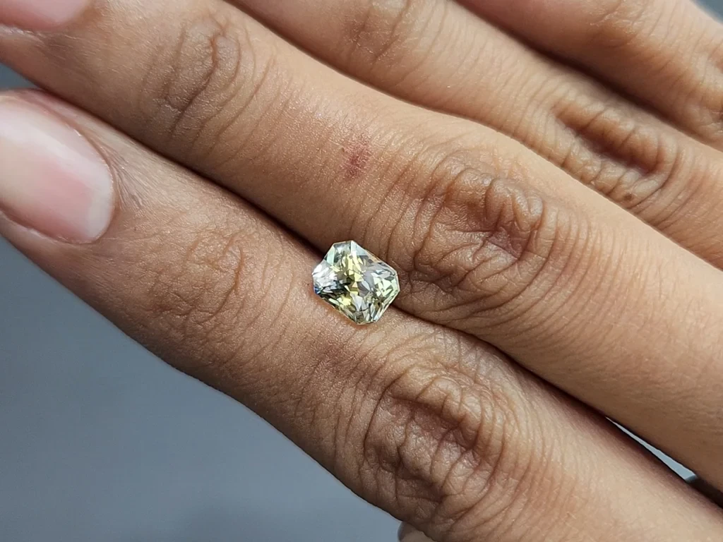 Unheated sapphire Bi-Color radiant cut 1.83 carats, Sri Lanka Image №2