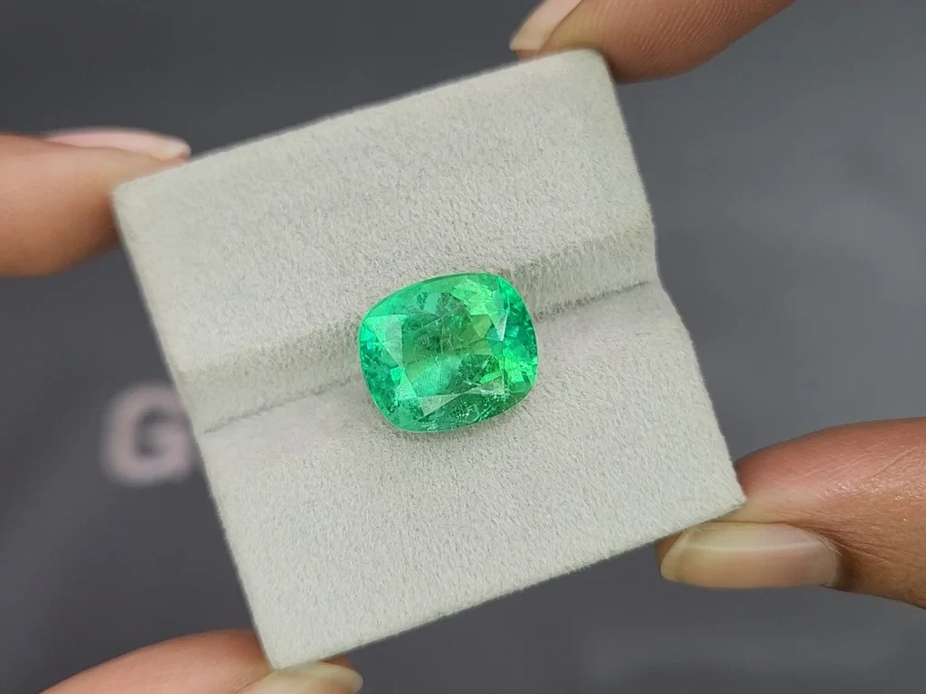 Emerald cushion cut  8.75 carats, Colombia Image №4