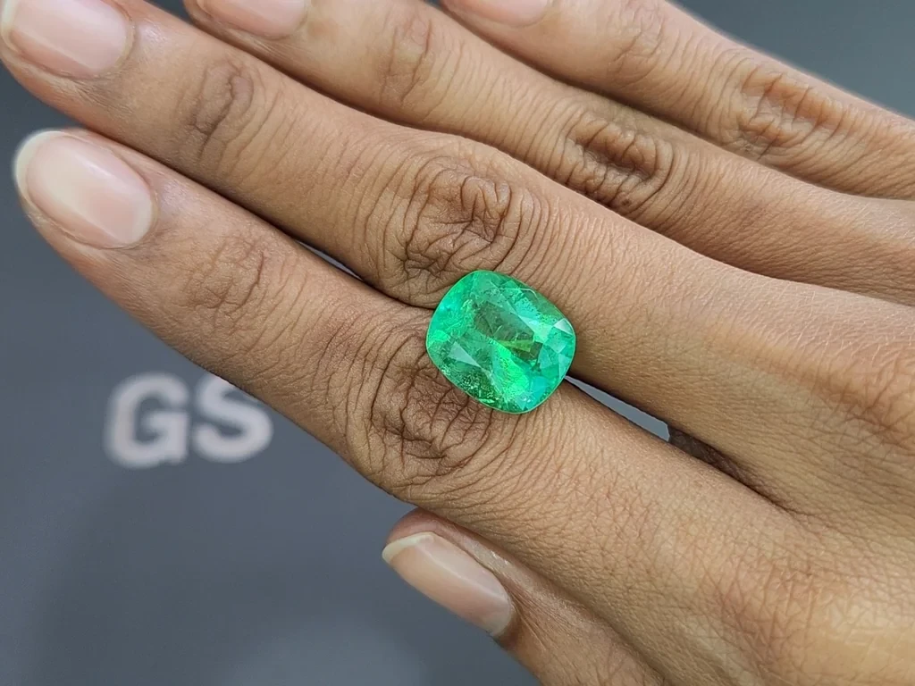 Emerald cushion cut  8.75 carats, Colombia Image №2