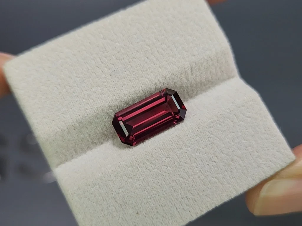 Grenat rhodolite taille octogonale 4,63 carats, Madagascar Image №4