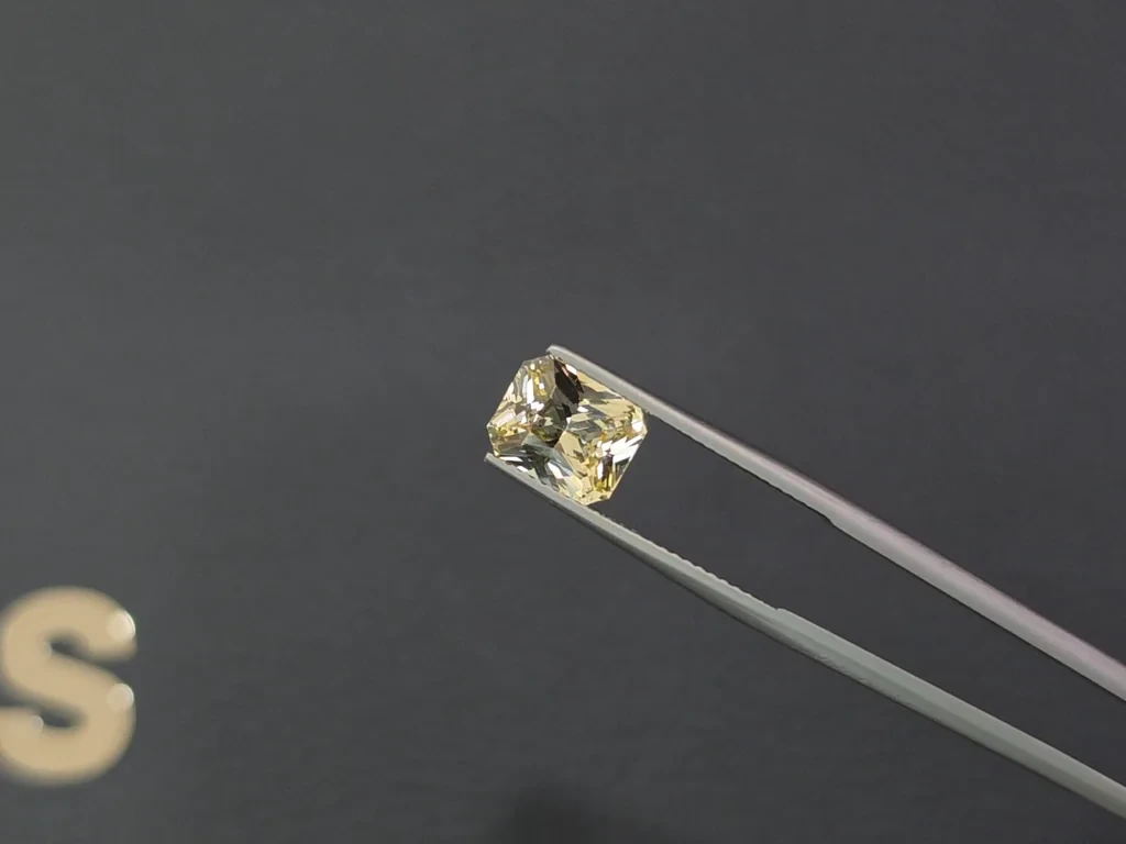 Saphir Pastel Yellow  non chauffé taille radiant 3,25 carats, Madagascar Image №3