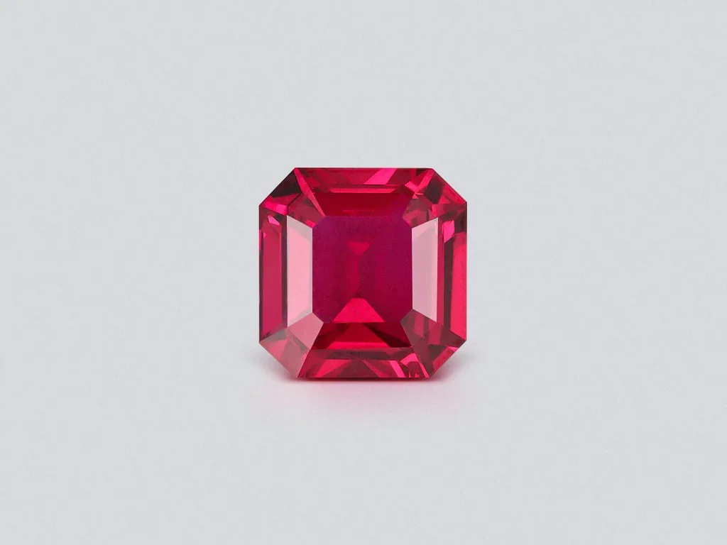 Rubis sang de pigeon taille octogonale 2,02 carats, Mozambique Image №1